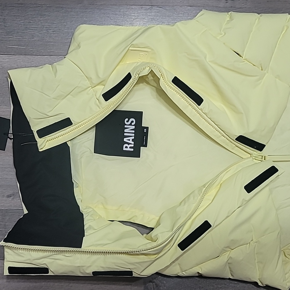 NWT Rains Loop W Puffer Vest in Straw,  Pale Yellow, Size XS - Picture 9 of 10